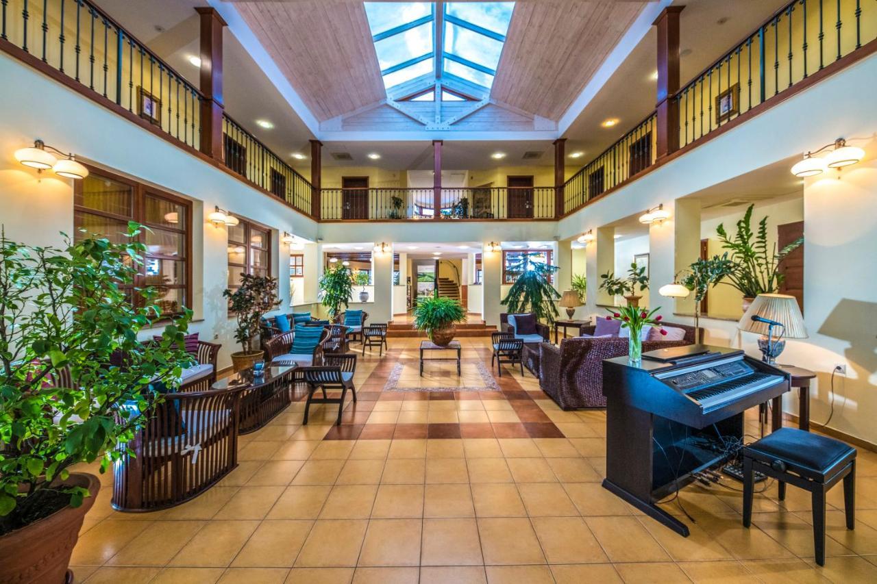 Hotel Forest Hills Zirc Exterior foto