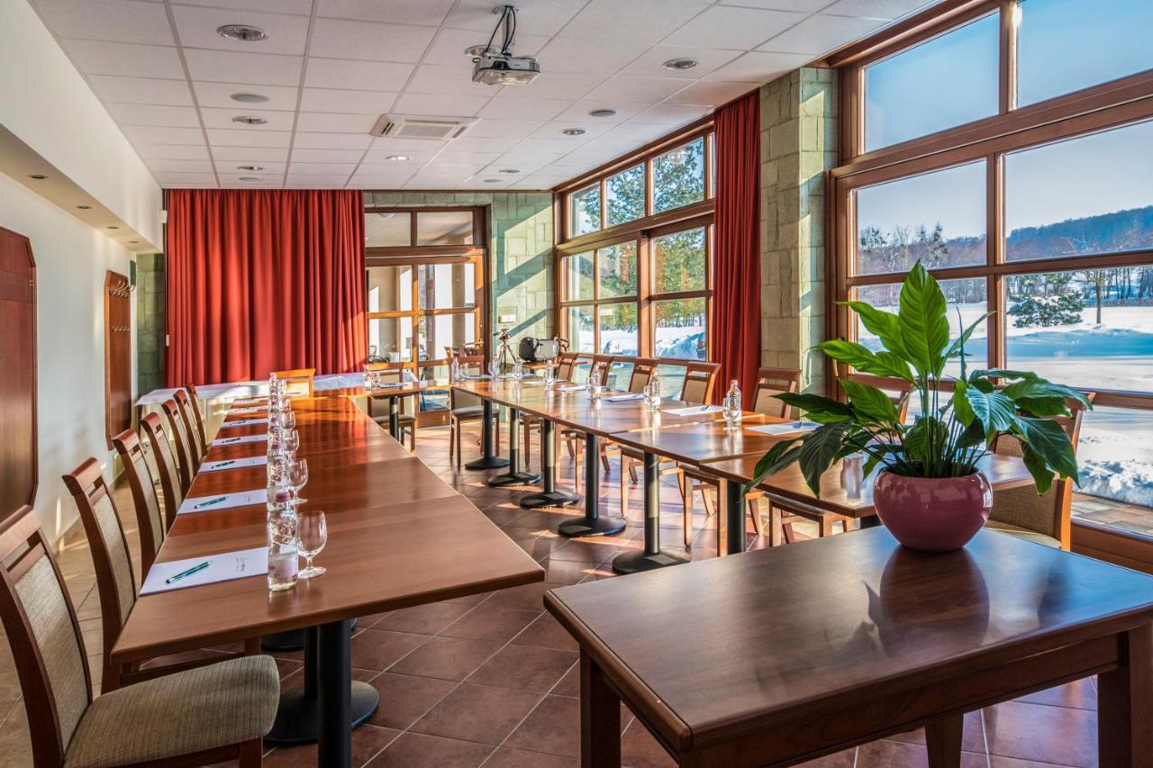 Hotel Forest Hills Zirc Exterior foto
