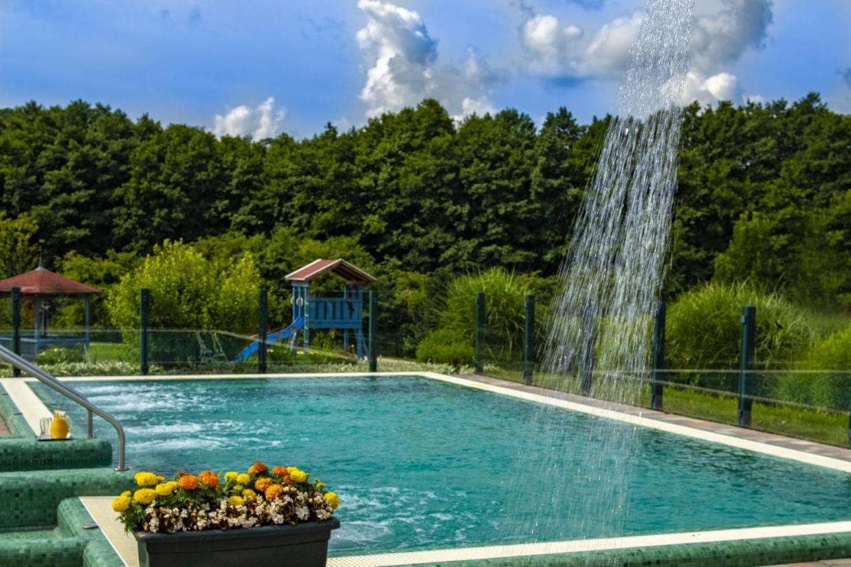 Hotel Forest Hills Zirc Exterior foto